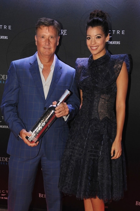 6-Gene Robinson, & Stephanie Sigman8