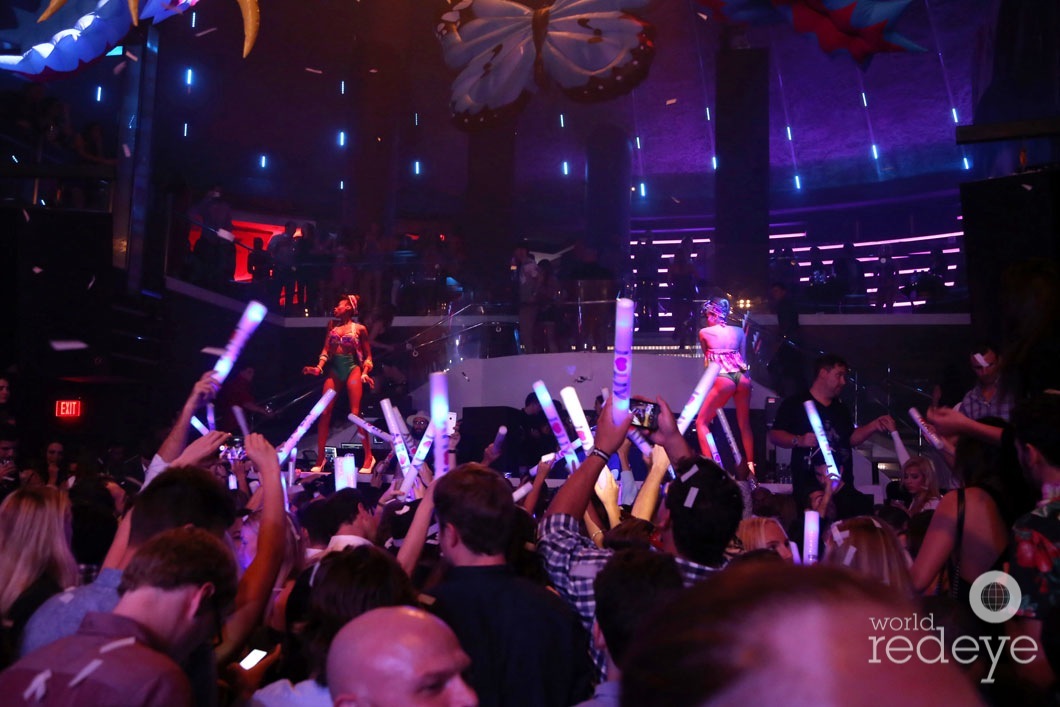 12-Atmosphere at LIV at Fontainebleau15