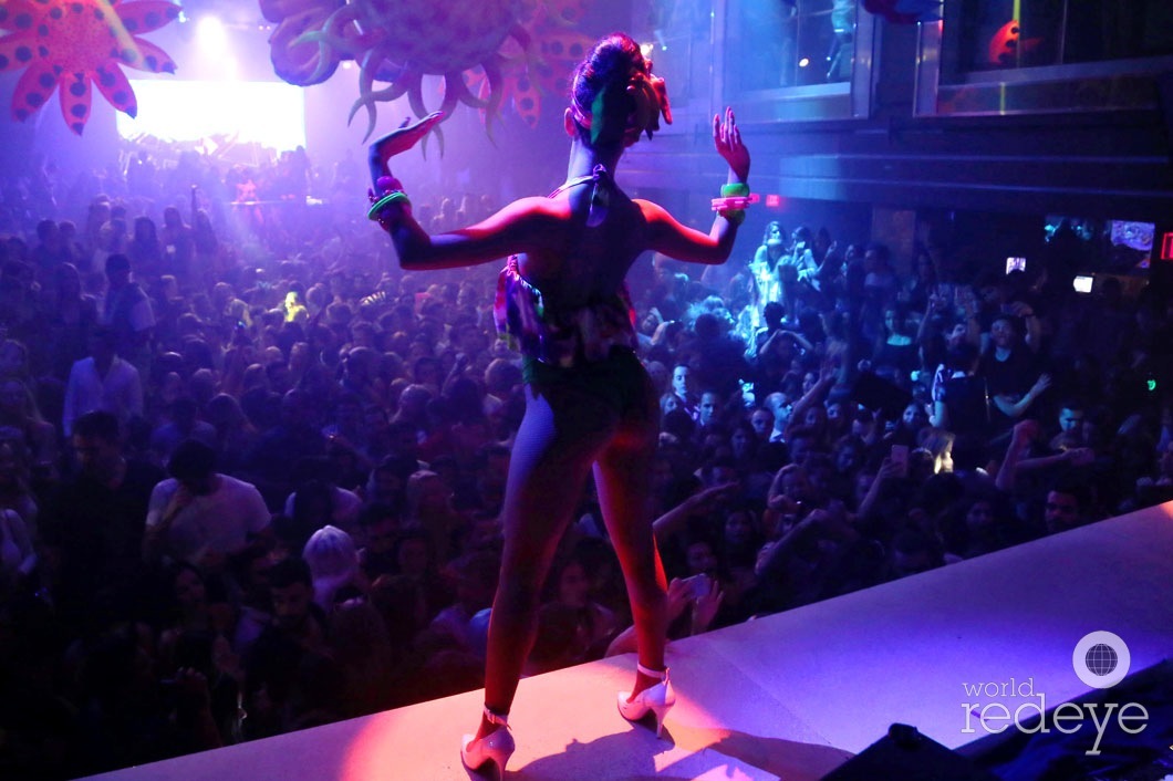 3-Dancers at LIV at Fontainebleau