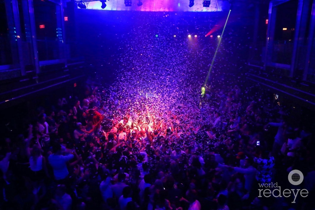 5-Atmosphere at LIV at Fontainebleau2