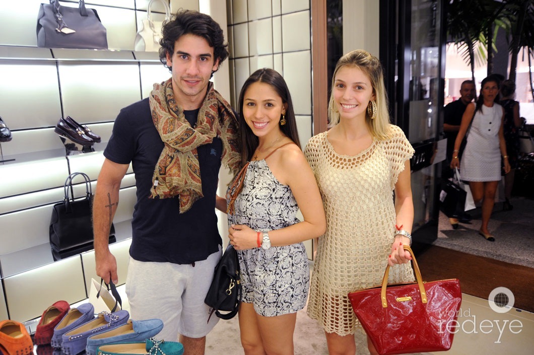 10-Alexandre Santos, Beatriz Cori, & Camila Gomes1