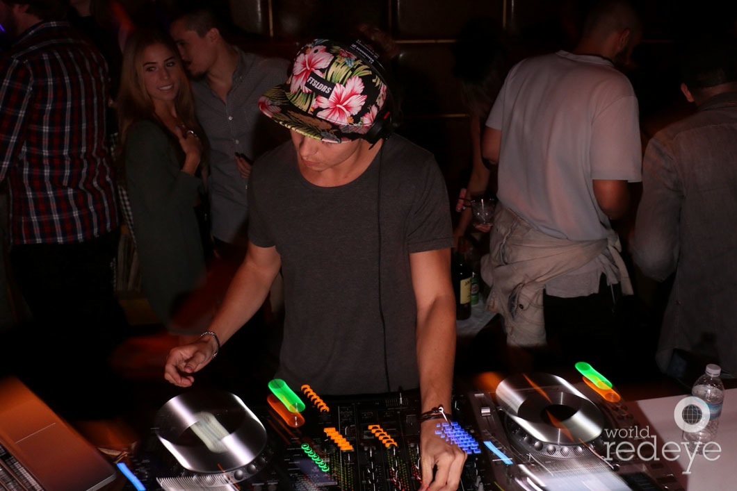 19-Sam Plessett Djing2