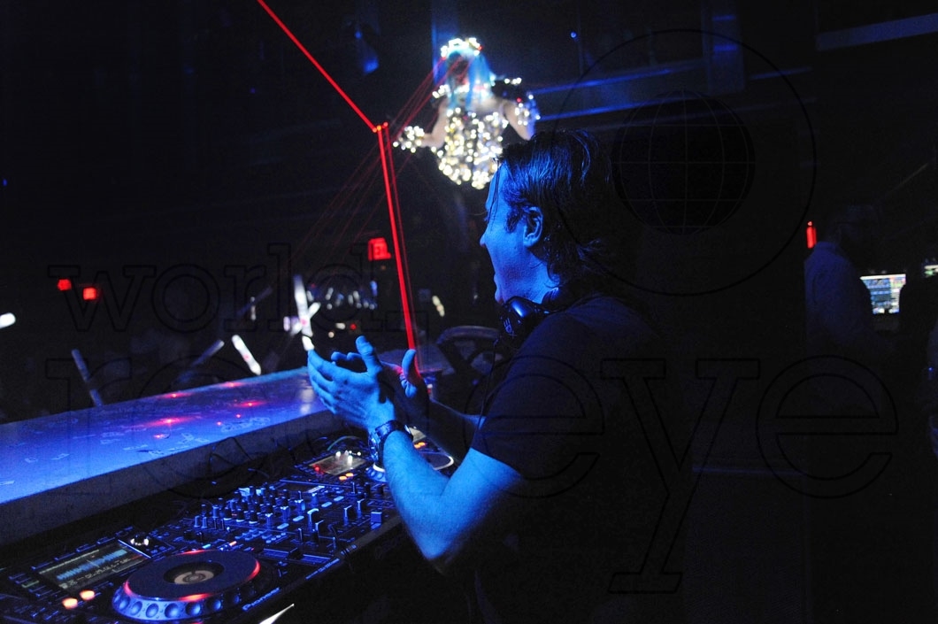 18-EDX DJing6_new