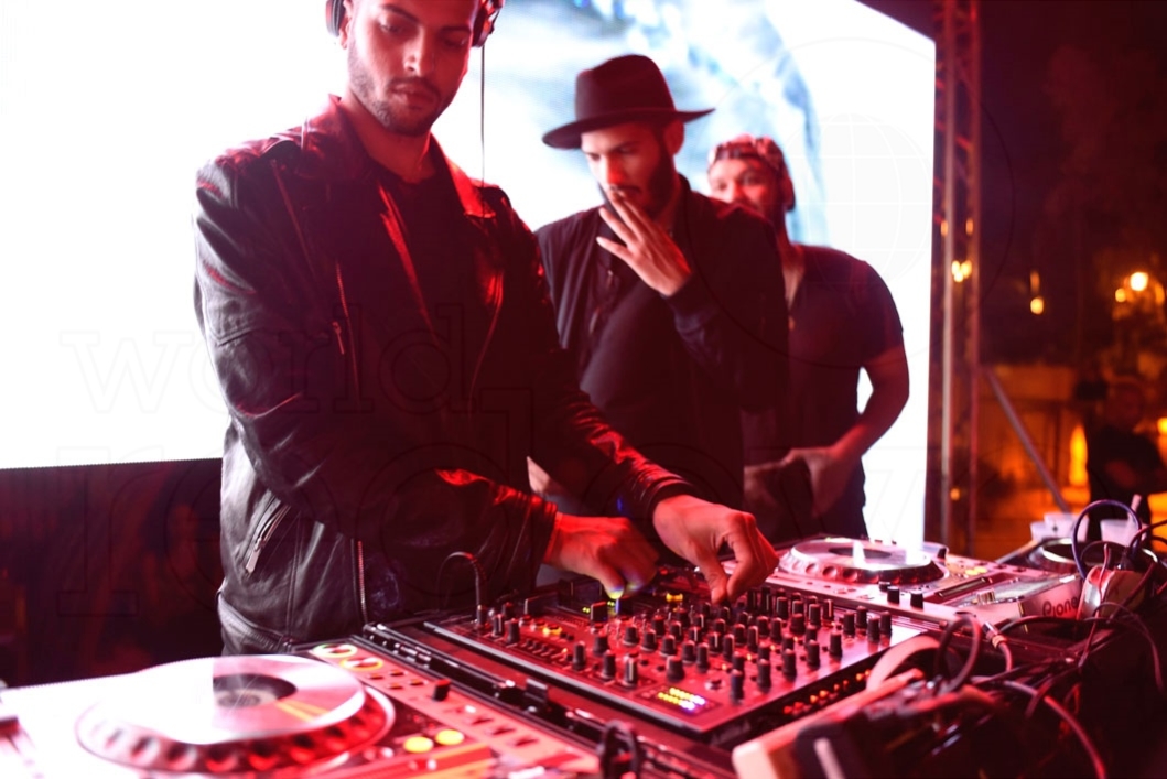 13-Martinez Brothers Djing6_new