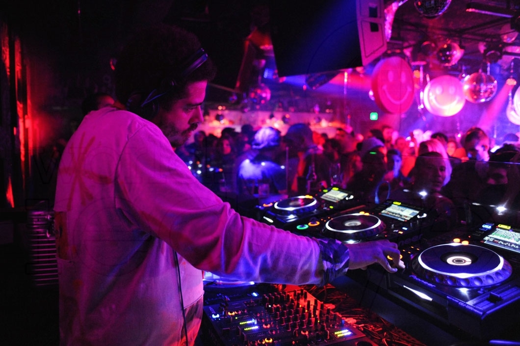 23-Seth Troxler DJing11_new