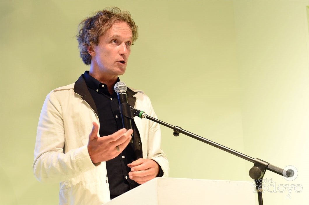 7-Yves Behar speaking_new