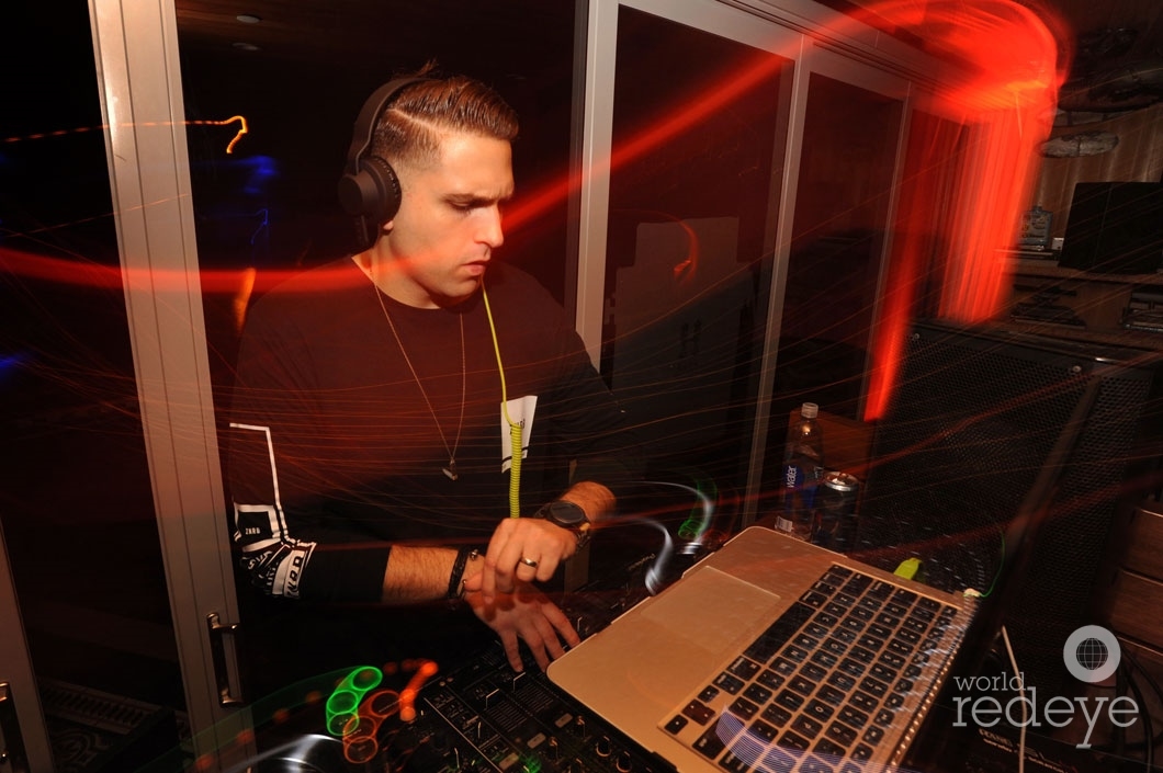 16-Chris Valencia djing2_new