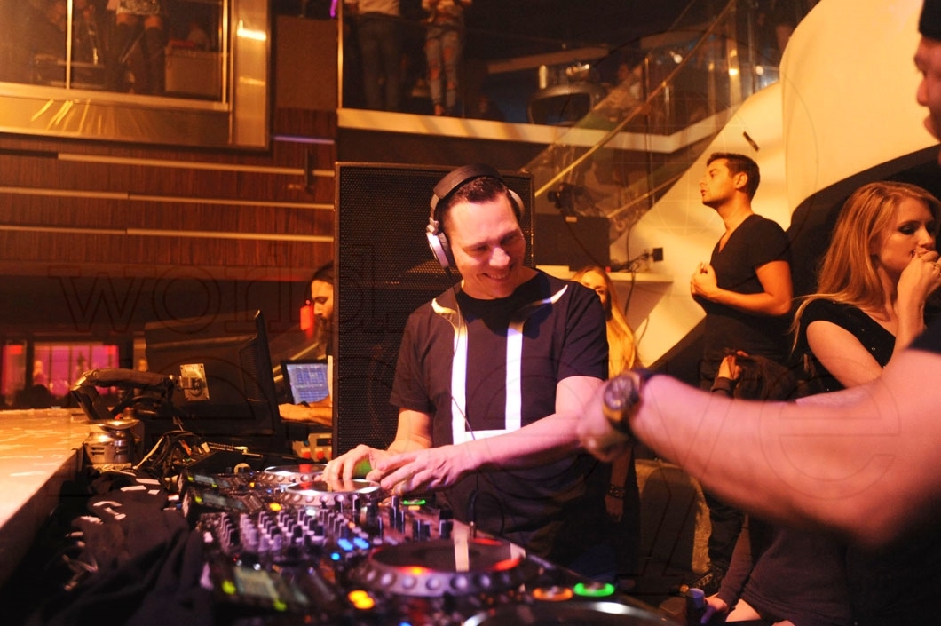 25.2-Tiesto djing & Friend_new