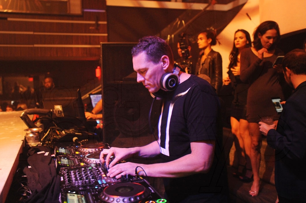 4-Tiesto djing13_new