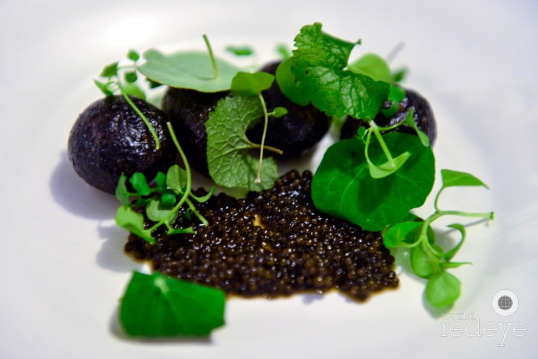 46.4-Potato and Caviar (potato cooked in butterfat, finnish sustainable caviar, whey from butter, juniper)33_new