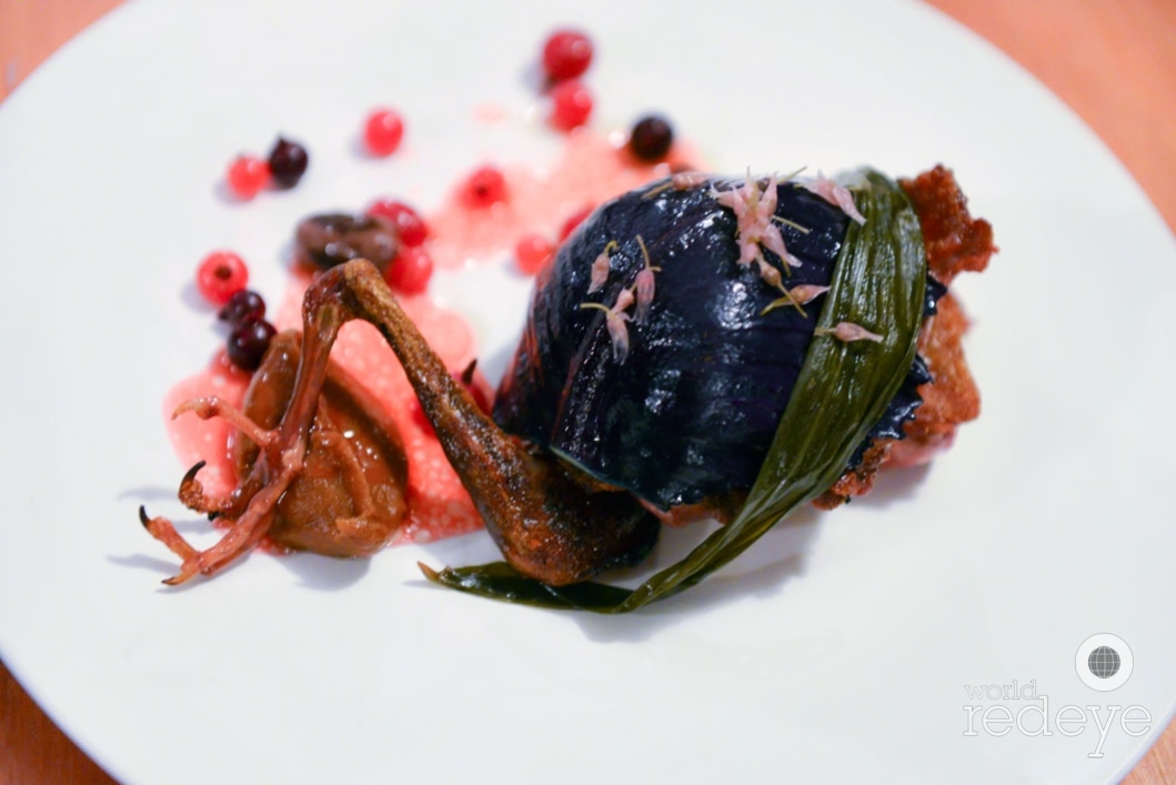 46.6-Squab and Onion, (squab roasted on the crown, perserved gooseberries and currants, wild leek and birch)20_new