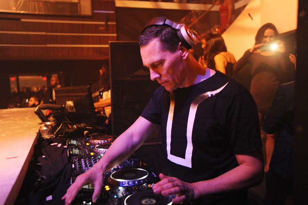 5-Tiesto djing18_new