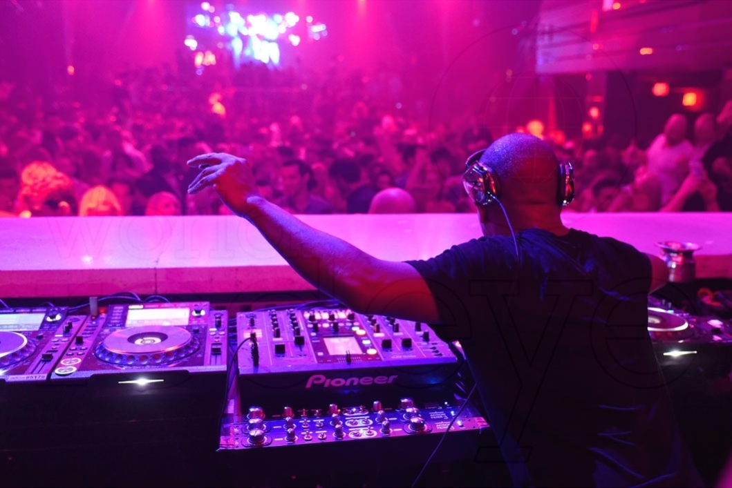 10-Erick Morillo DJing