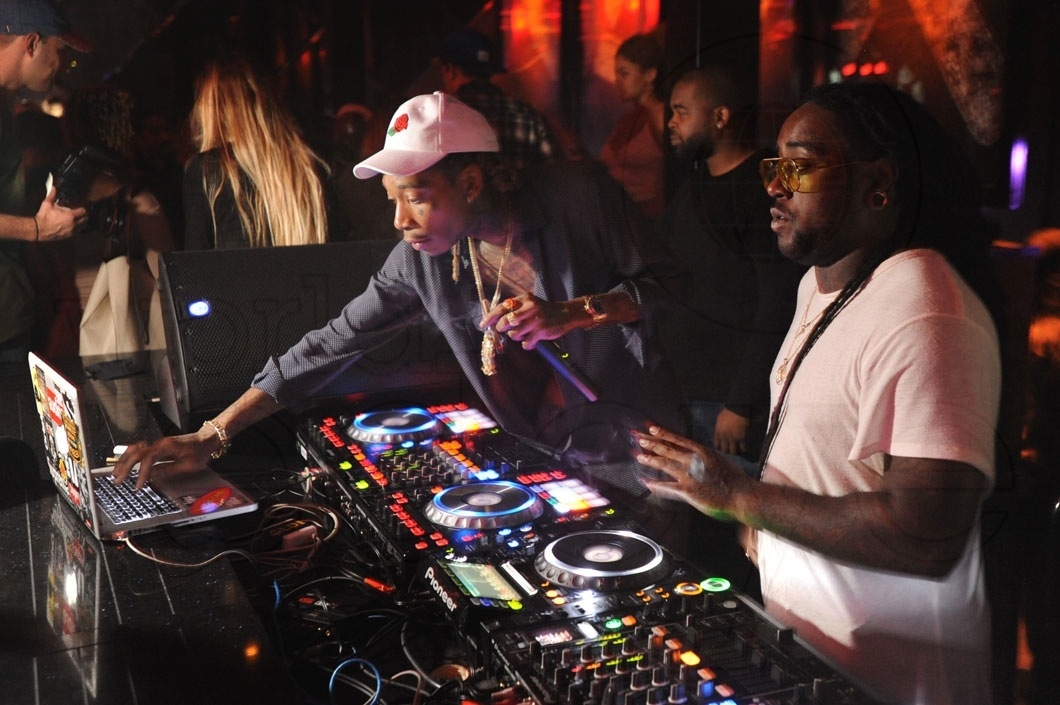 7-Wiz Khalifa aka DJ Daddy Kat djing & Ricky P7