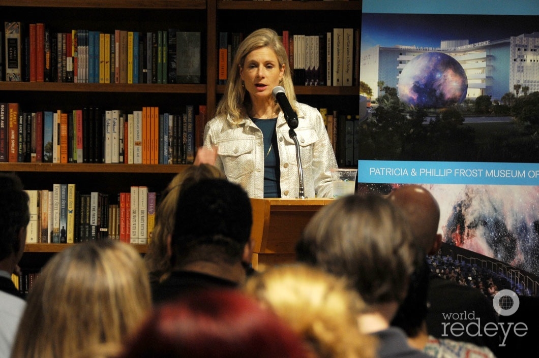 22-Lisa Randall speaking11