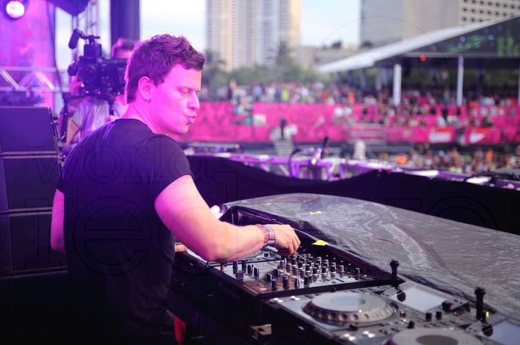 3-Fedde Le Grand DJing1