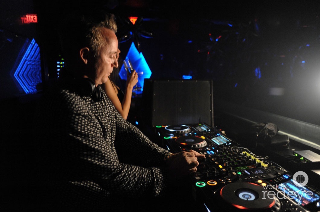 20-Jean Claude Ades DJing2