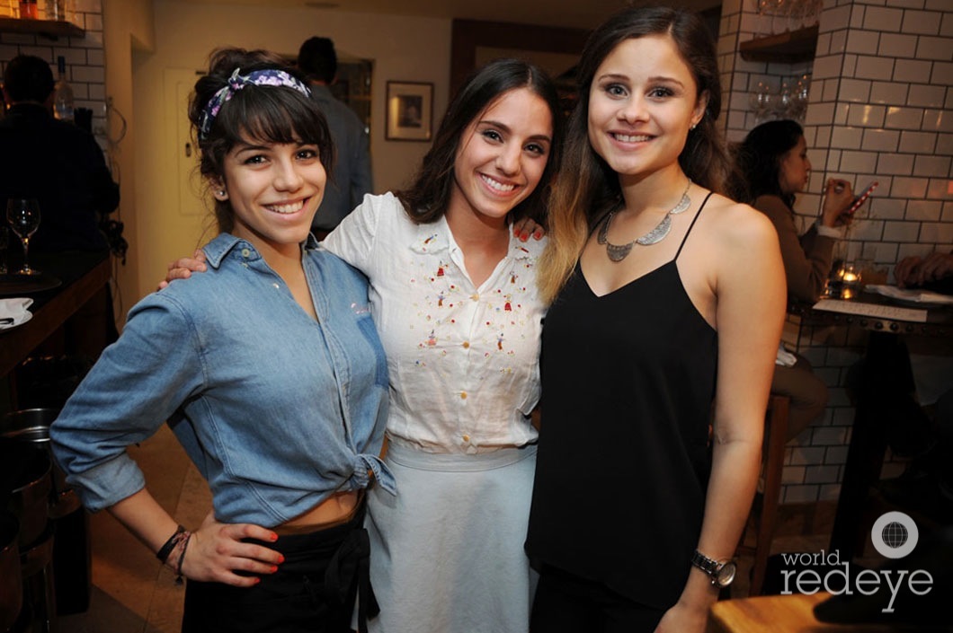 19-Diana Escobar, Jacyln Trujillo, & Elizabeth Pineres