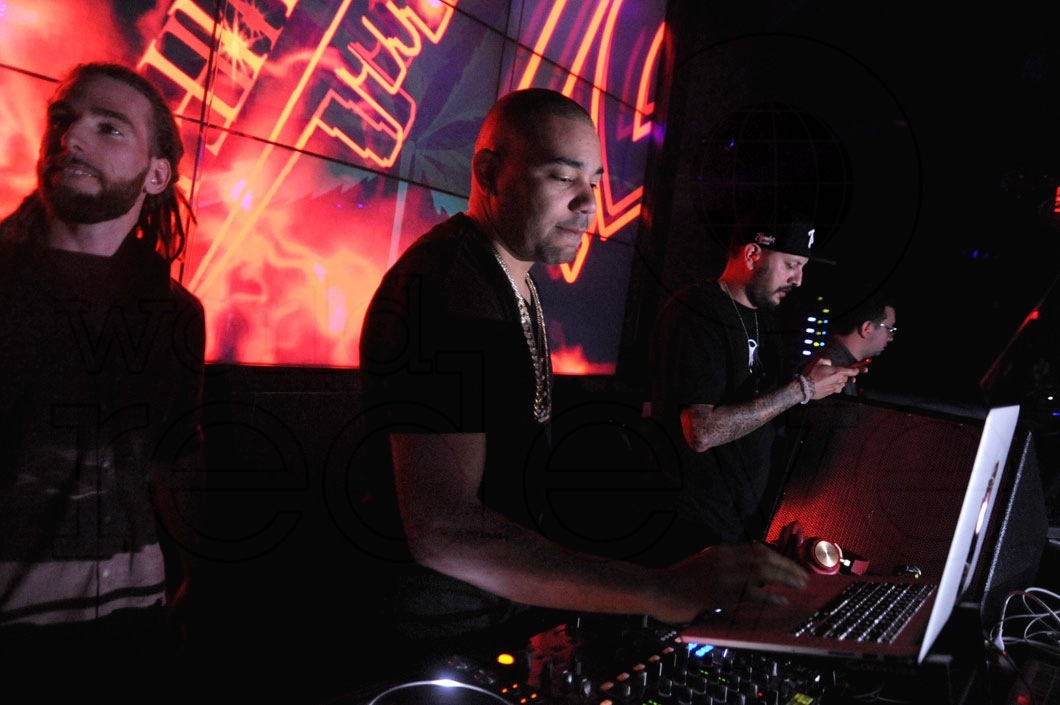 25.3-5-DJ Envy djing3_new