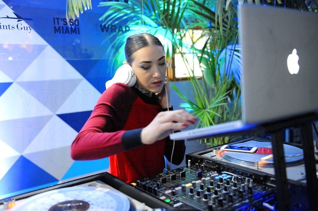 26-Mia Morretti DJing1