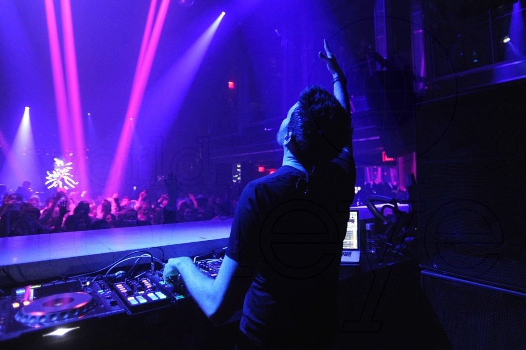 2.5-Gareth Emery djing4