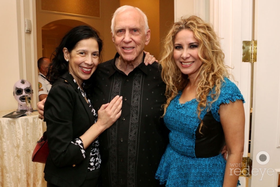 20-Yolanda Ayala, Carmen Trigueros, & Friend