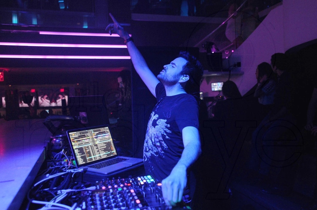 5-Gareth Emery djing20