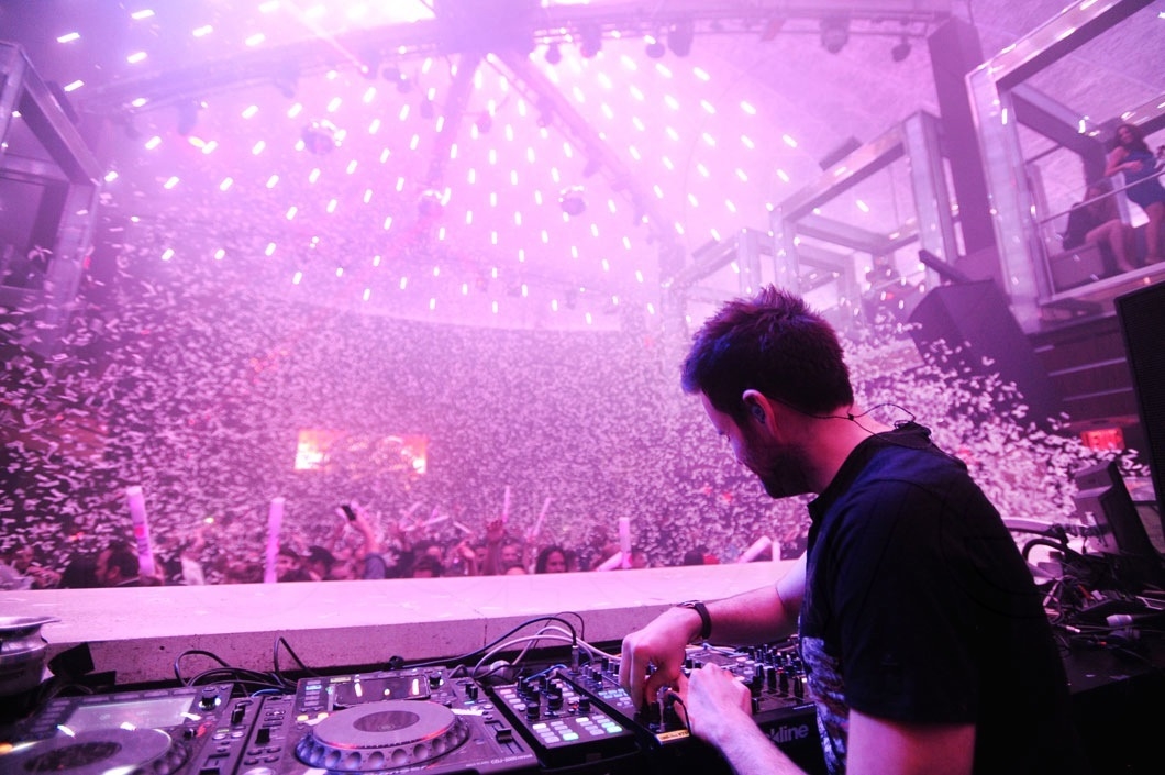 55.5-Gareth Emery djing81