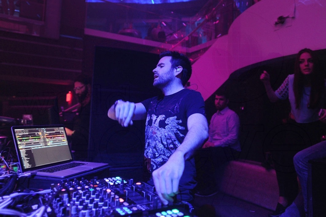 57-Gareth Emery djing87