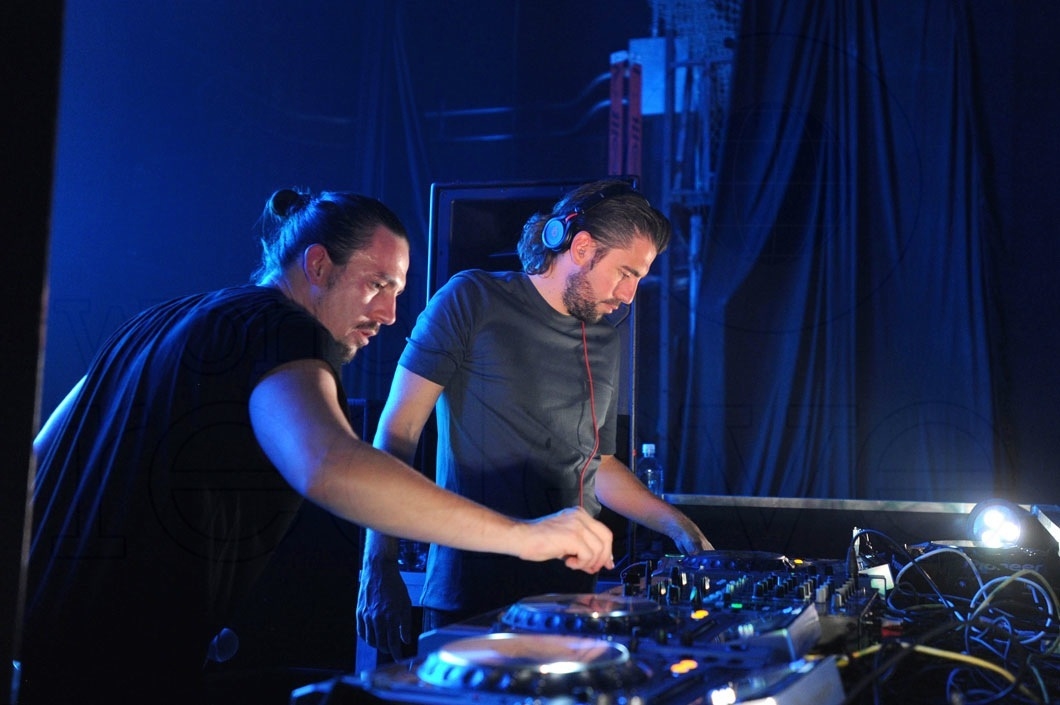 10-Dimitri Vegas & Like Mike djing65