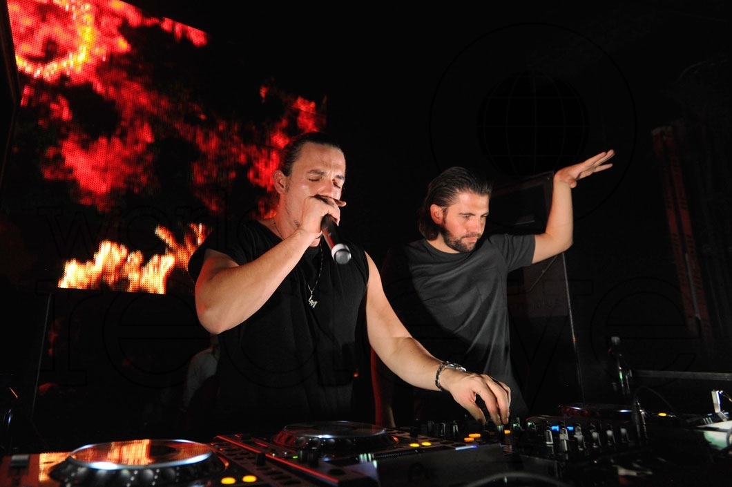 35-Dimitri Vegas & Like Mike djing70