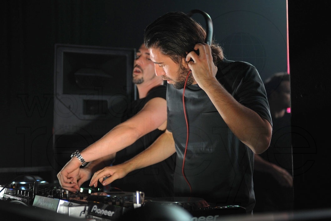 44-Dimitri Vegas & Like Mike djing24