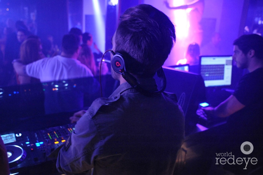 18-Hugo M DJing_new