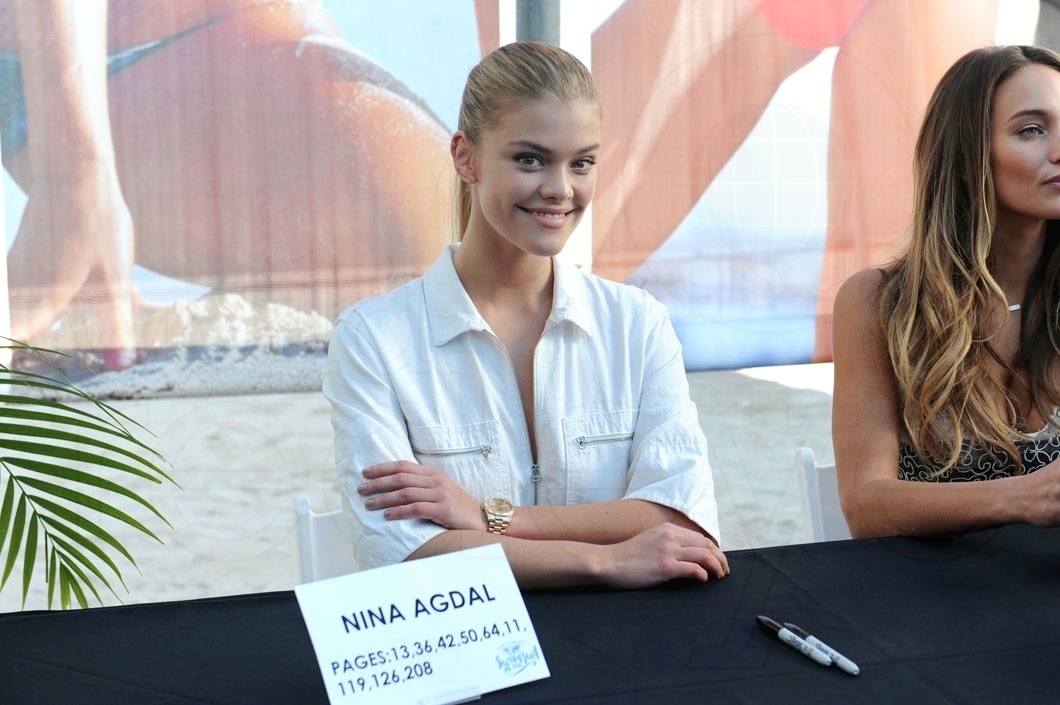 16-Nina Agdal & Hannah Davis2