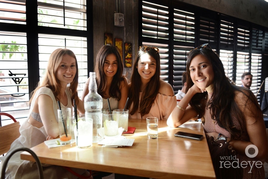 zVicky Serra, Regina Rojas, Paula Antoniazzi, Fernanda Estevez