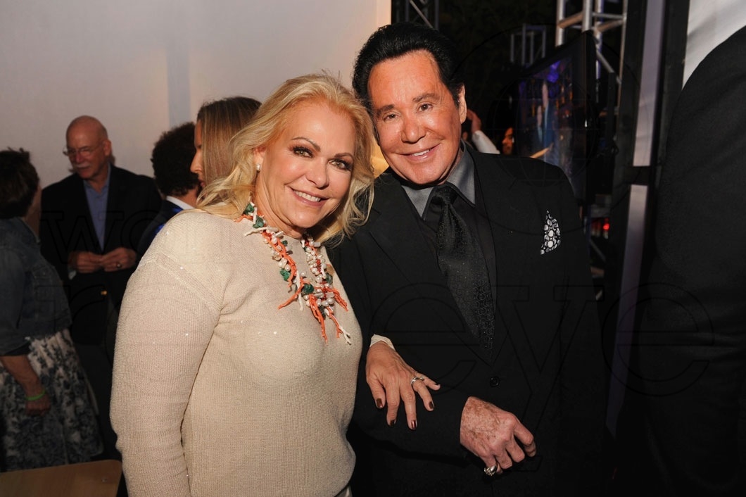 83-Wayne Newton & friend