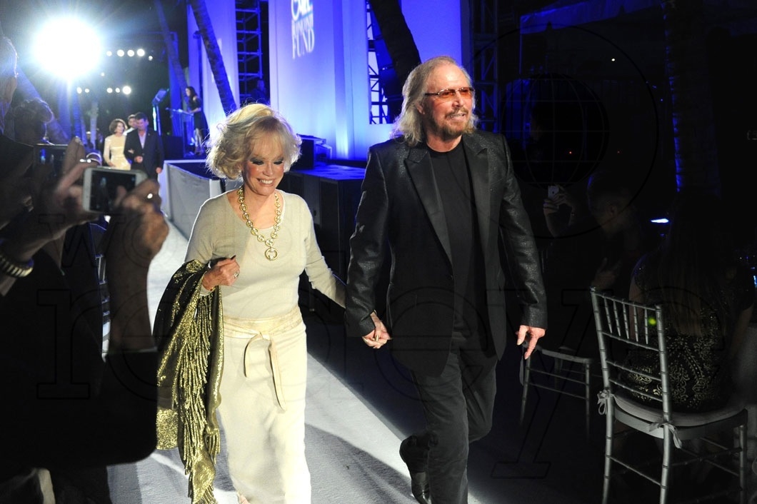 94-Kathy Simkins & Barry Gibb