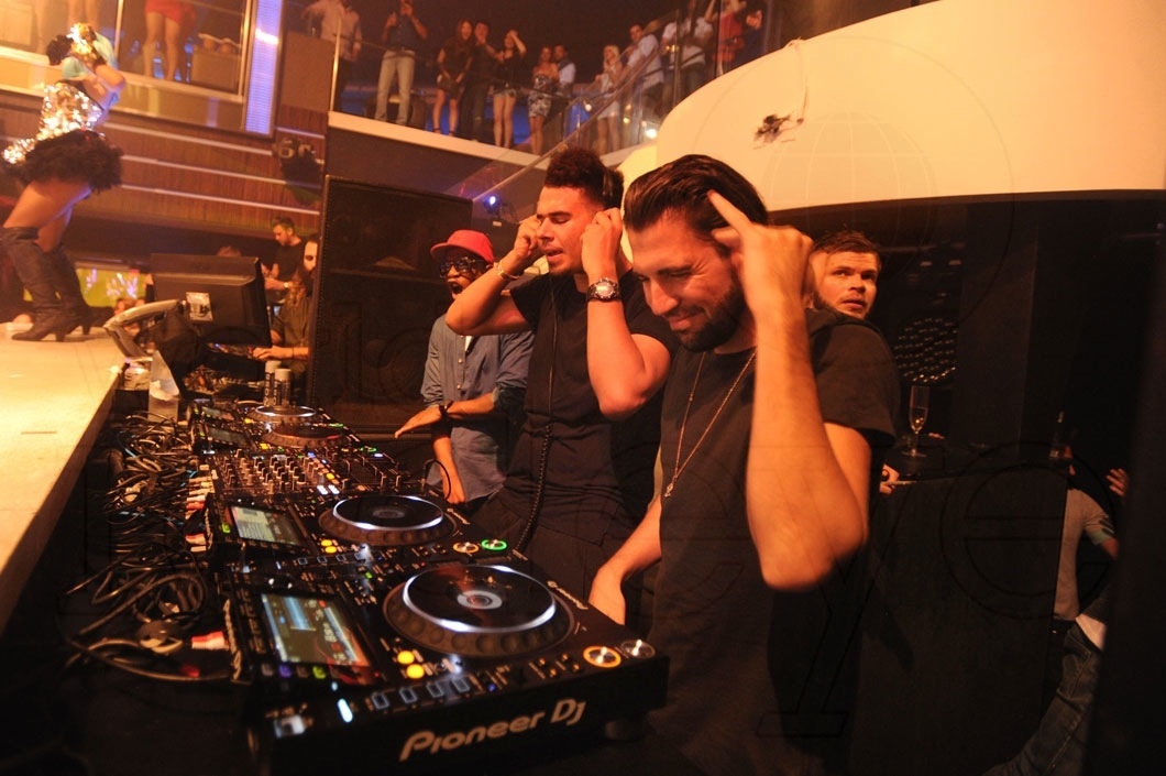 9-Afrojack & Dimitri Vegas djing3