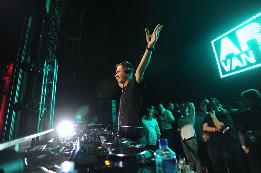 14-Armin Van Buuren djing20