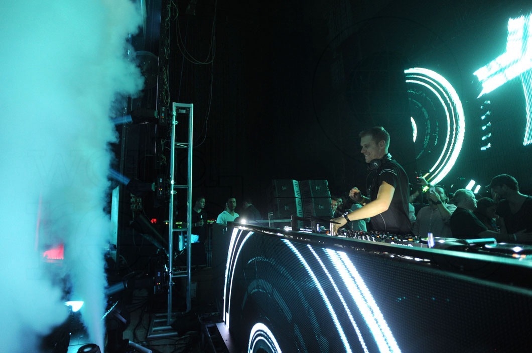 23-Armin Van Buuren djing56