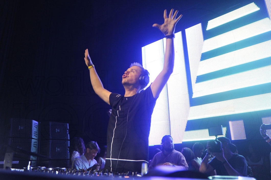 34.2-Armin Van Buuren djing93