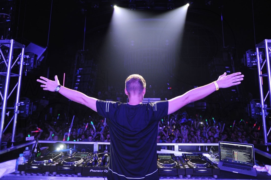 34-Armin Van Buuren djing63