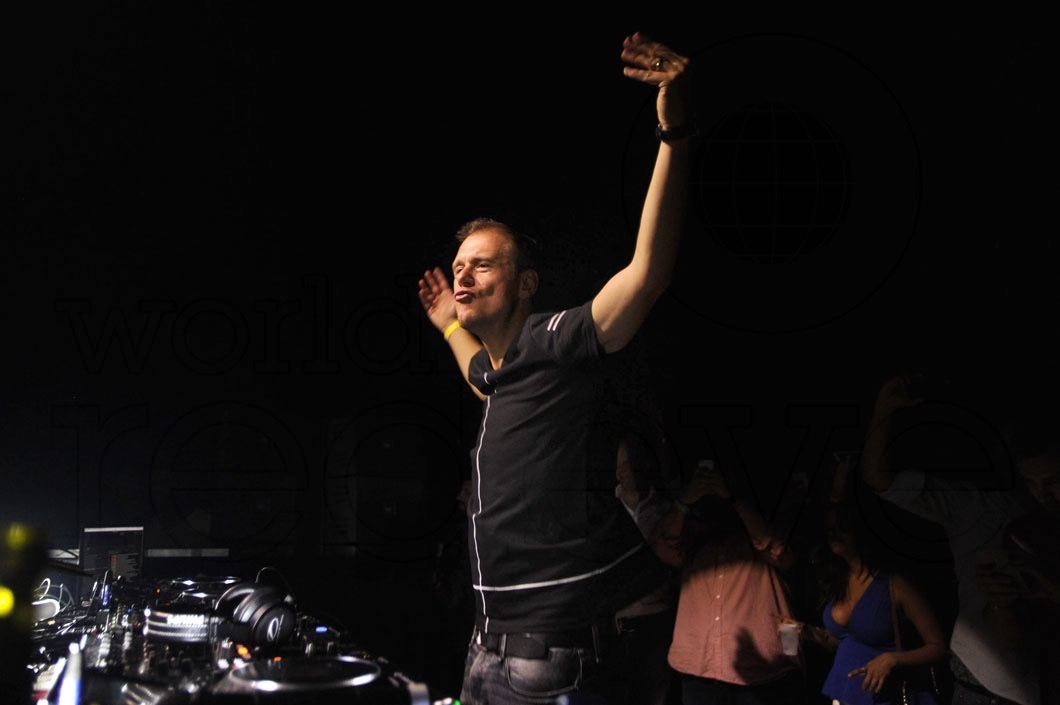 37-Armin Van Buuren djing67