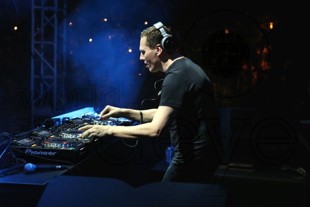 4-Tiesto3