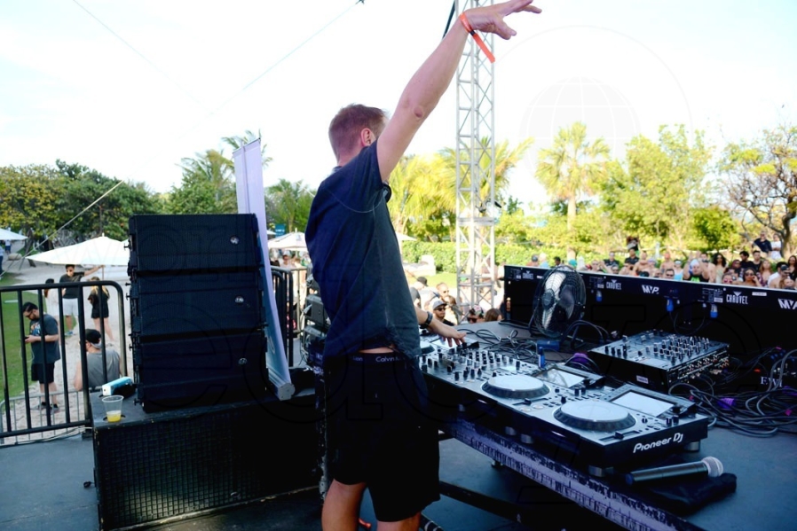 11.1-Armin Van Buuren Spinning53