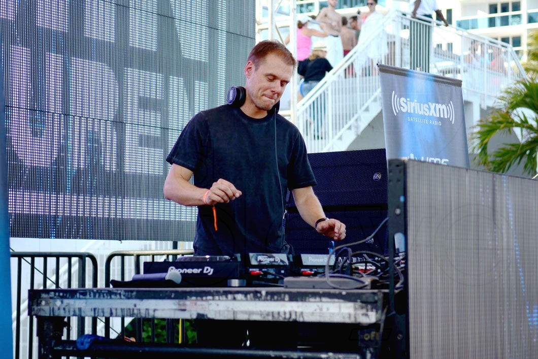 9-Armin Van Buuren Spinning50