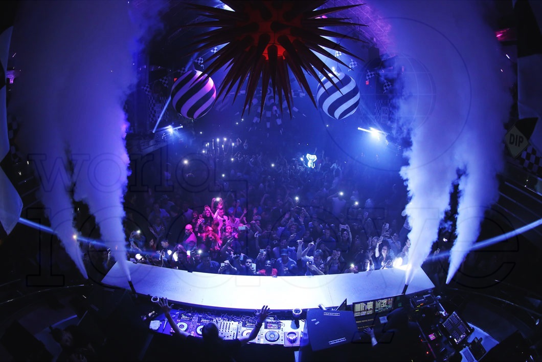 1-Atmosphere at LIV at Fontainebleau19_new