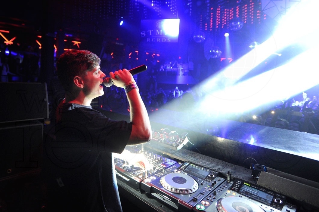 10-5-1-martin-garrix-djing4-1060x705