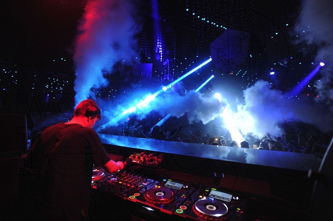 12-Martin Garrix djing7