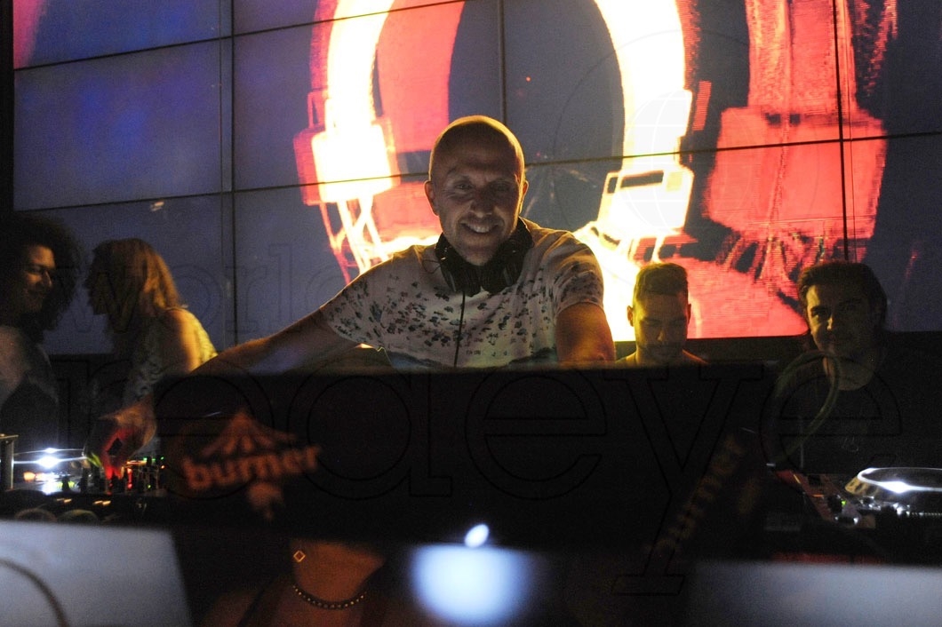 13-Lee Buriddge DJing1